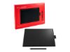Imagen de Wacom One by Wacom - Digitalizador - tamaño mediano - diestro y zurdo - 21.6 x 13.5 cm - electromagnético - cableado - USB - negro, rojo